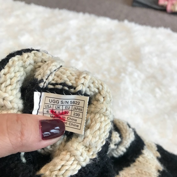 Black & off white knitted UUG boots sz 6 - Picture 6 of 6